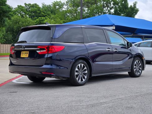 Used 2024 Honda Odyssey EX-L image 3