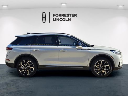 New 2026 Lincoln Corsair Reserve image 2