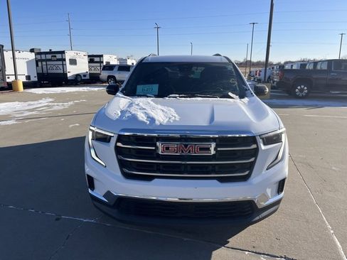 Used 2025 GMC Acadia Elevation image 2