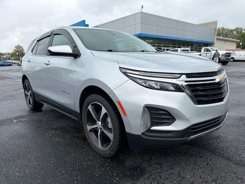 Used 2022 Chevrolet Equinox LT FWD image 2