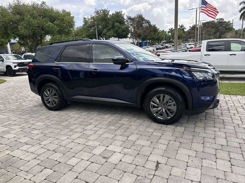 Used 2025 Nissan Pathfinder SV FWD image 15