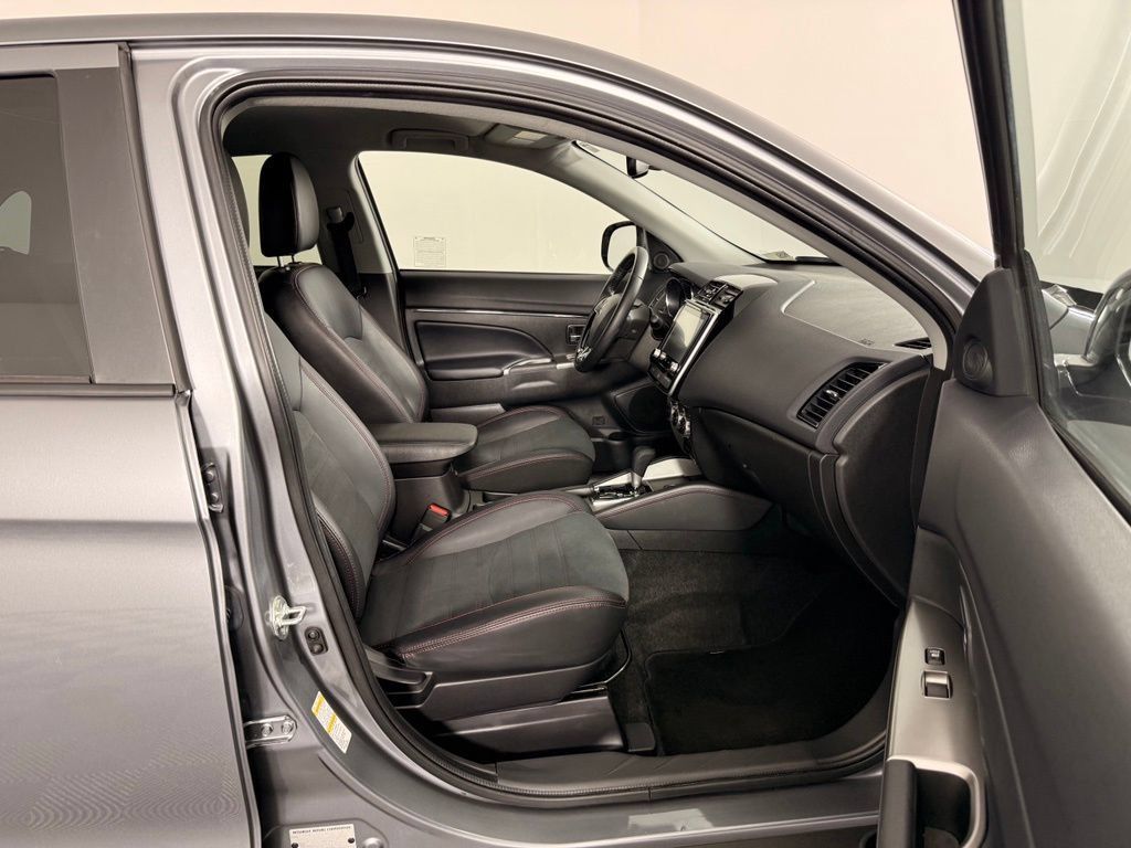 Used 2025 Mitsubishi Outlander Sport SE AWD/4WD image 18