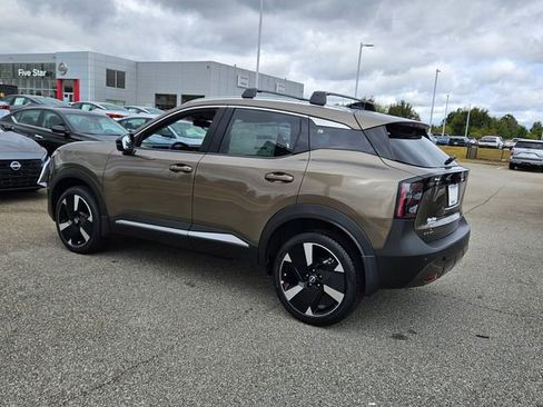 New 2026 Nissan Kicks SR FWD image 9