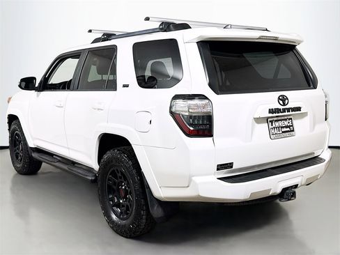 Used 2018 Toyota 4Runner SR5 image 6
