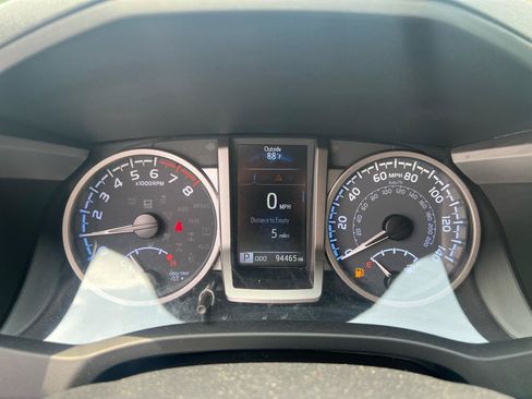 Used 2022 Toyota Tacoma SR5 RWD image 6