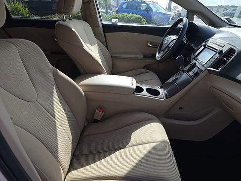 Used 2015 Toyota Venza LE FWD image 28