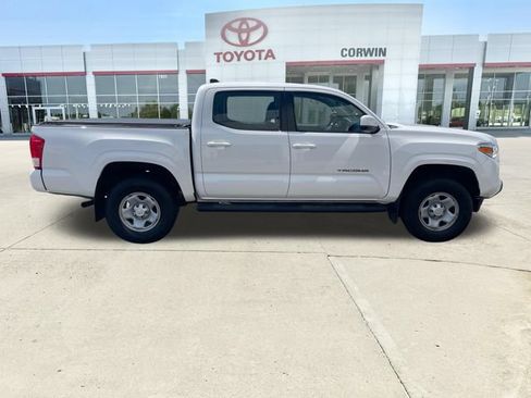 Used 2017 Toyota Tacoma SR w/ Tow Package AWD/4WD image 6
