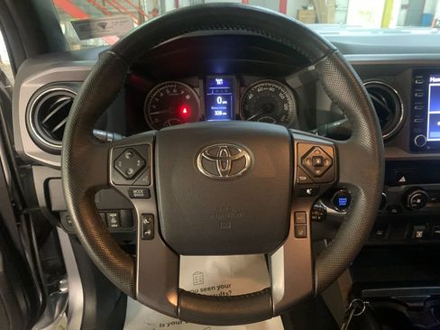 Used 2020 Toyota Tacoma TRD Sport AWD/4WD image 26
