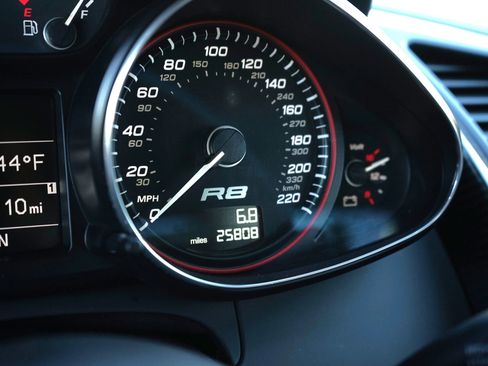 Used 2011 Audi R8 V10 image 34