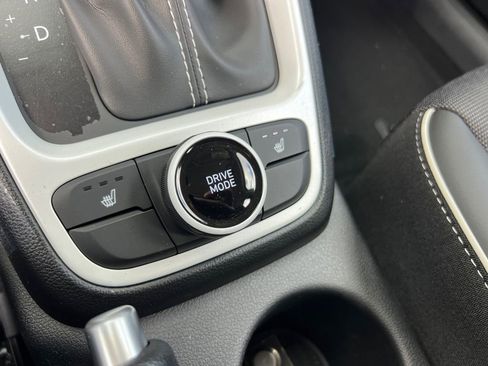 New 2025 Hyundai Venue Limited image 28