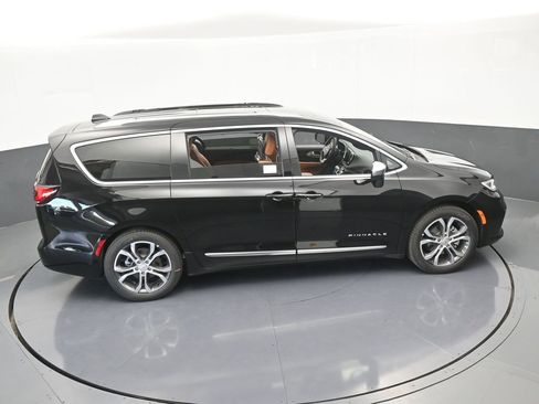 New 2026 Chrysler Pacifica Pinnacle image 53