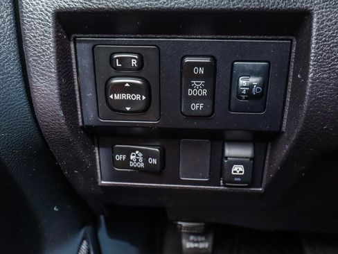 Used 2015 Toyota Tundra SR5 w/ TRD Off Road Package AWD/4WD image 9