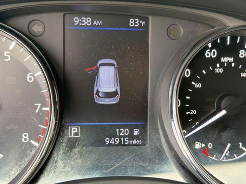 Used 2018 Nissan Rogue SV FWD image 17