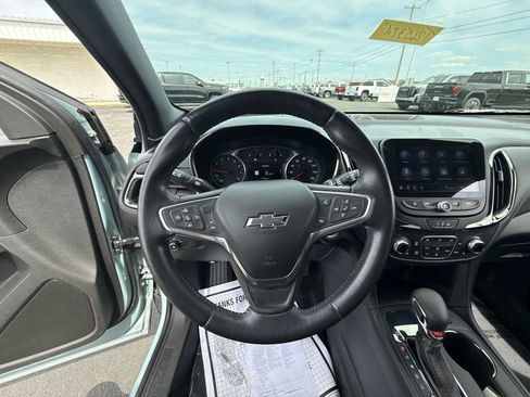 Certified 2022 Chevrolet Equinox RS w/ Infotainment Package FWD image 11