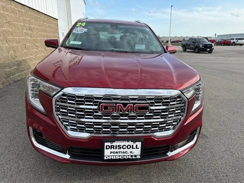 Used 2024 GMC Terrain Denali w/ Denali Premium Package AWD/4WD image 3