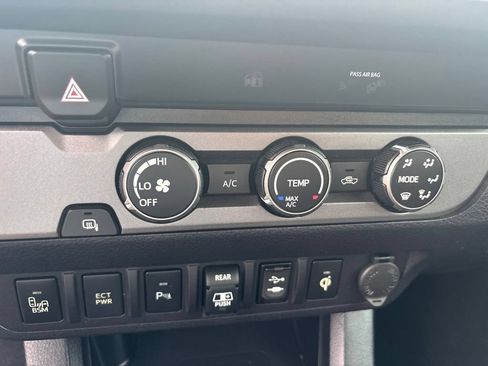 Used 2019 Toyota Tacoma TRD Sport w/ Technology Package RWD image 24