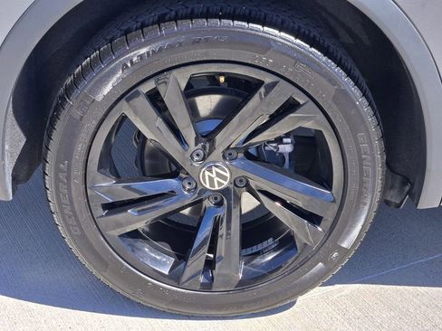 Used 2024 Volkswagen Tiguan SE R-Line FWD image 10