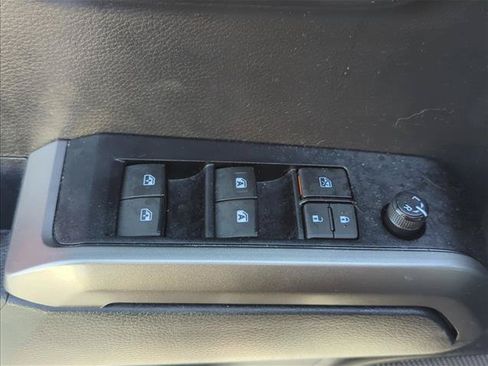 Used 2023 Toyota Tacoma SR5 RWD image 8