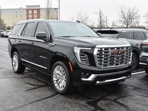 Used 2025 GMC Yukon Denali w/ Sun & Power Step Package image 7