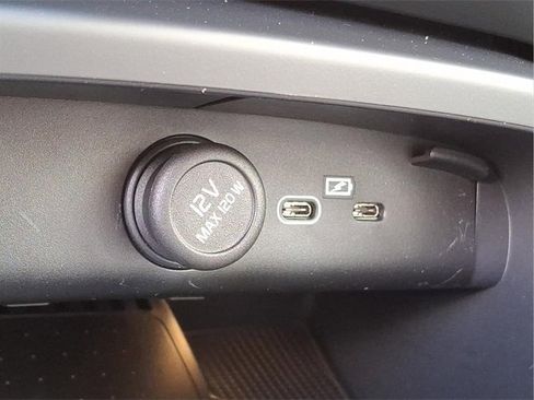 New 2026 Volvo XC40 B5 Plus w/ Protection Package Premier image 7