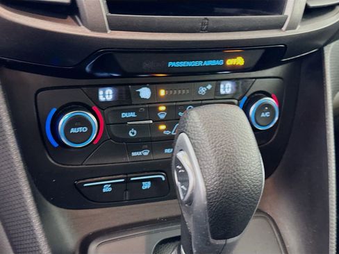 Used 2019 Ford Transit Connect XLT FWD image 21