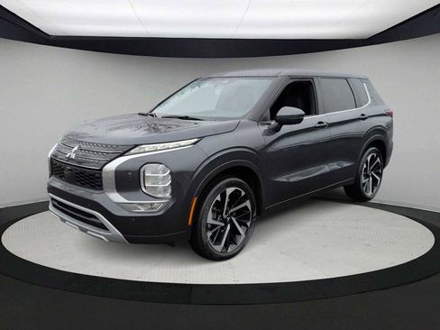 Used 2024 Mitsubishi Outlander SE image 4