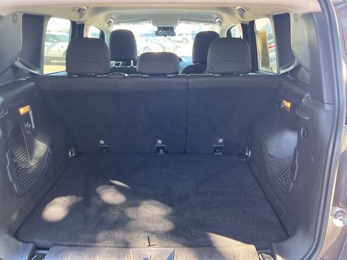 Used 2017 Jeep Renegade Latitude image 16