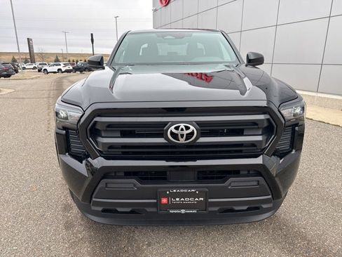 Used 2024 Toyota Tacoma SR image 3