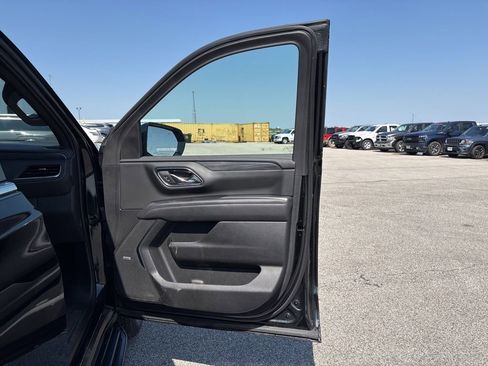 Used 2023 GMC Yukon XL SLT w/ SLT Luxury Package AWD/4WD image 17