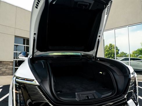 Used 2025 Cadillac Escalade IQ Luxury 2 w/ LPO, Premium Carpet Package AWD/4WD image 8