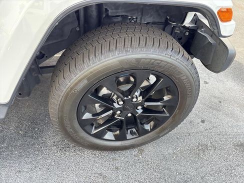 Used 2022 Jeep Wrangler Sahara w/ Cold Weather Group image 9