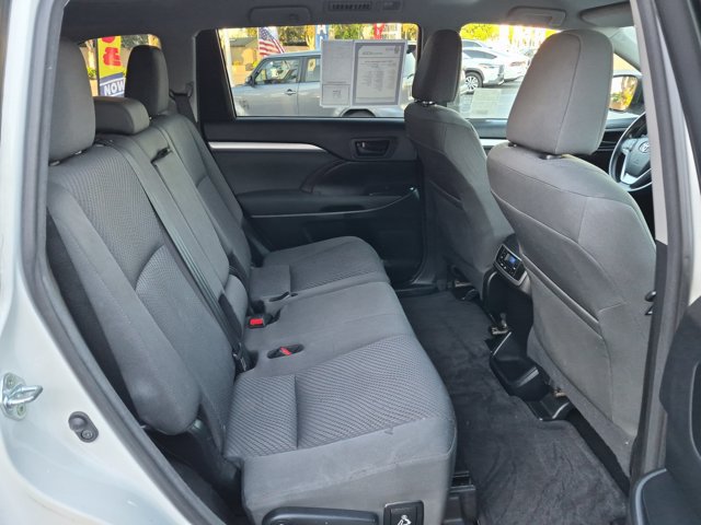 Used 2016 Toyota Highlander LE FWD image 7