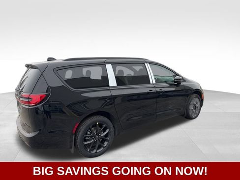 New 2026 Chrysler Pacifica Limited w/ S Appearance Package image 8