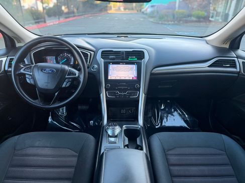 Used 2019 Ford Fusion SE FWD image 15