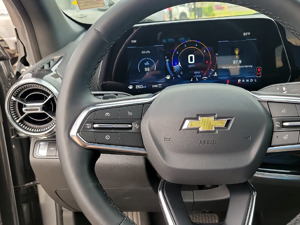 Used 2026 Chevrolet Equinox LT AWD/4WD image 23