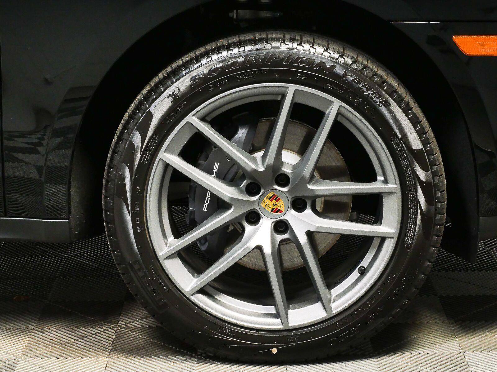 New 2026 Porsche Macan Turbo AWD/4WD image 39