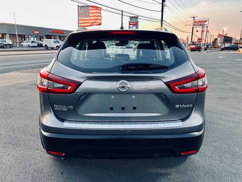 Used 2020 Nissan Rogue Sport SV w/ Technology Package image 5