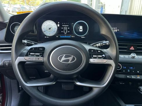 Used 2024 Hyundai Elantra SEL FWD image 14