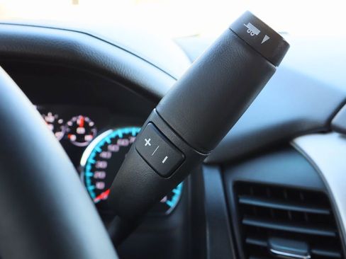 Used 2017 GMC Yukon SLT w/ Open Road Package image 17