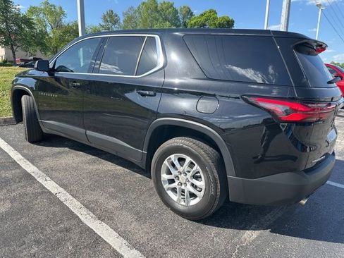 Used 2023 Chevrolet Traverse LS FWD image 7