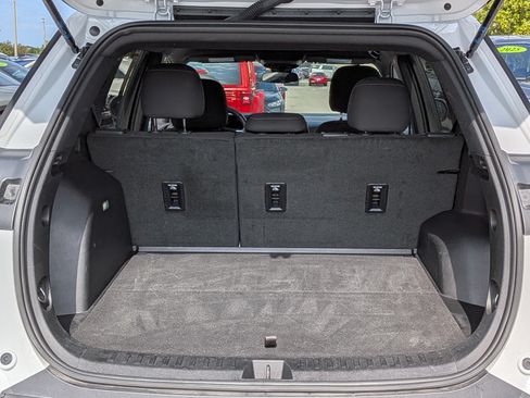 Used 2025 Chevrolet Equinox LT FWD image 13