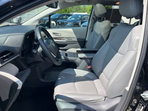 Used 2021 Toyota Sienna XLE FWD image 27