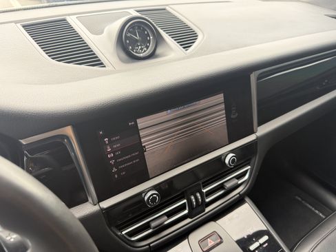 Certified 2023 Porsche Macan AWD/4WD image 30