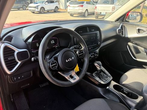 Certified 2023 Kia Soul LX w/ LX Technology Package image 12
