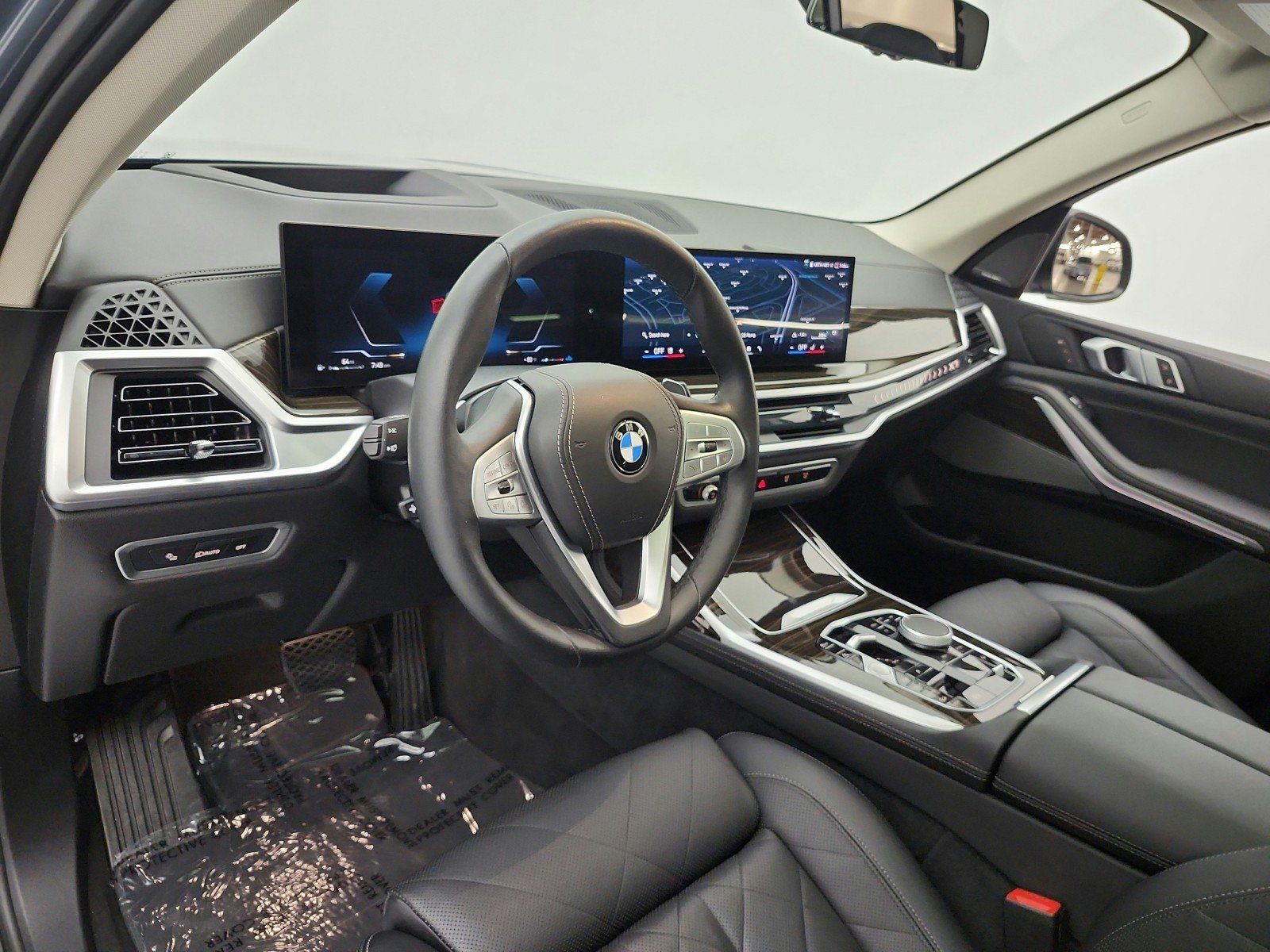Used 2024 BMW X7 xDrive40i w/ Premium Package AWD/4WD image 9