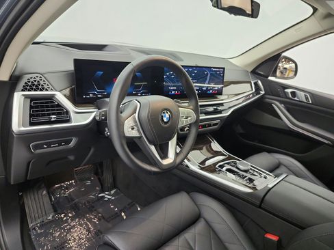 Used 2024 BMW X7 xDrive40i w/ Premium Package AWD/4WD image 9