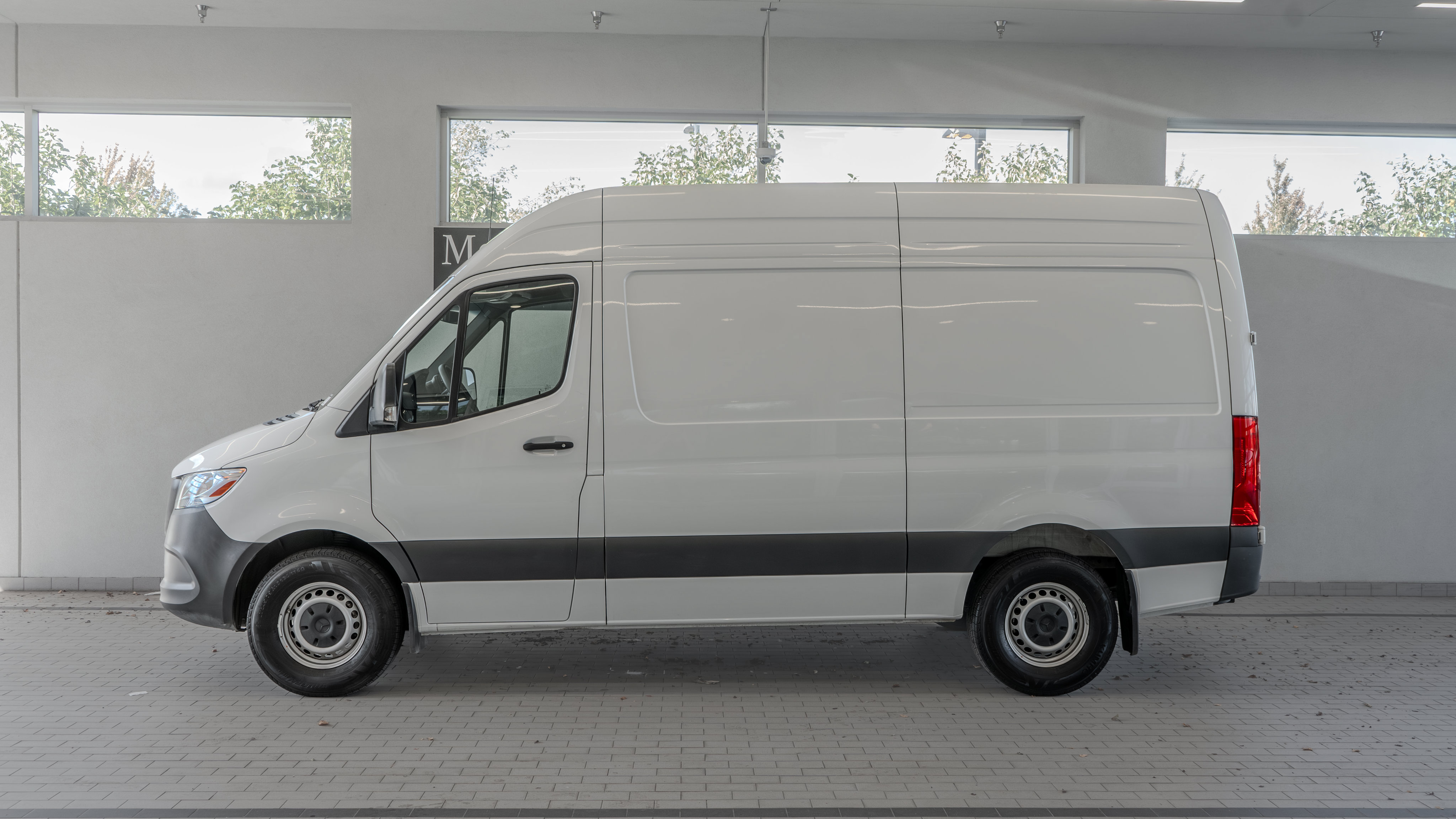 Used 2024 Mercedes-Benz Sprinter 2500 image 2