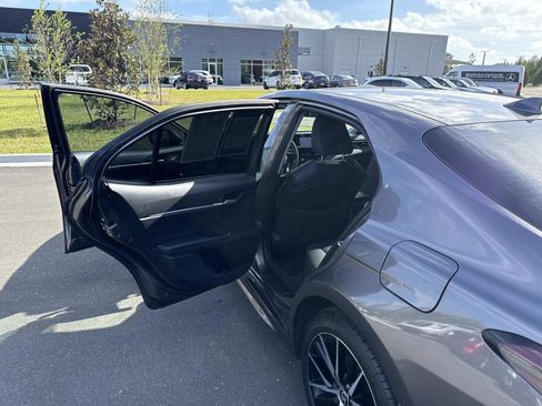 Used 2023 Toyota Camry SE FWD image 10