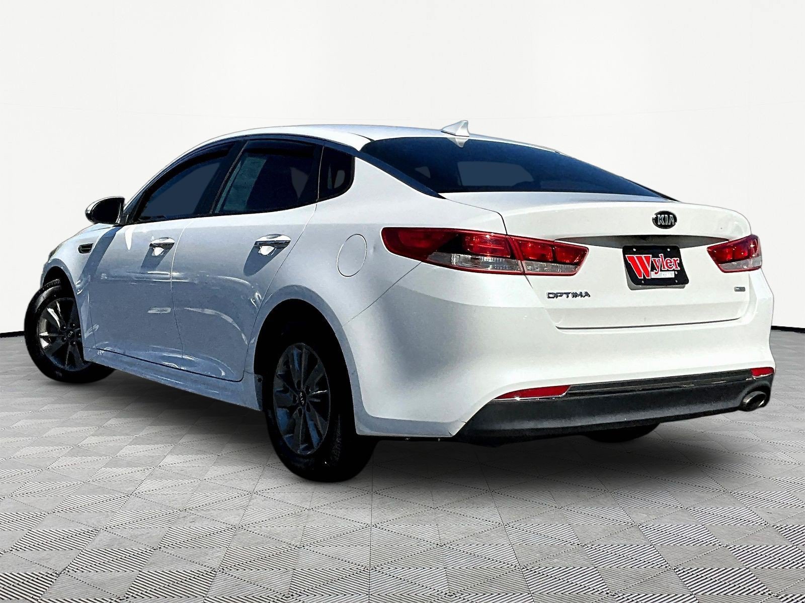 Used 2016 Kia Optima LX FWD image 4