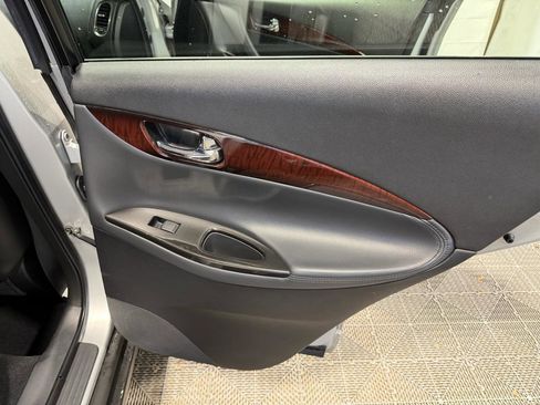 Used 2010 INFINITI EX35 Journey image 16